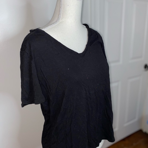 Old navy balck tee - Picture 2 of 3